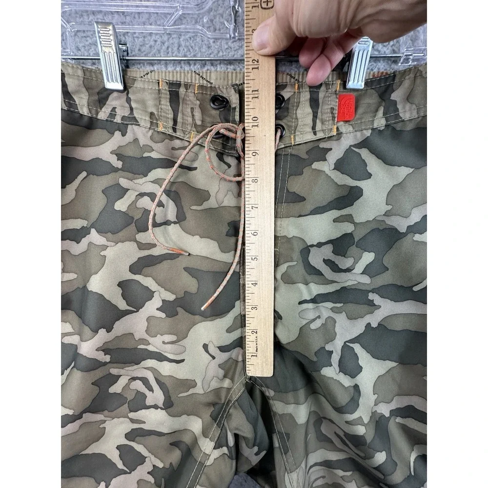 The North Face Classic V Board Shorts Mens 38x10 Camo Hybrid Swim Trunks Beach